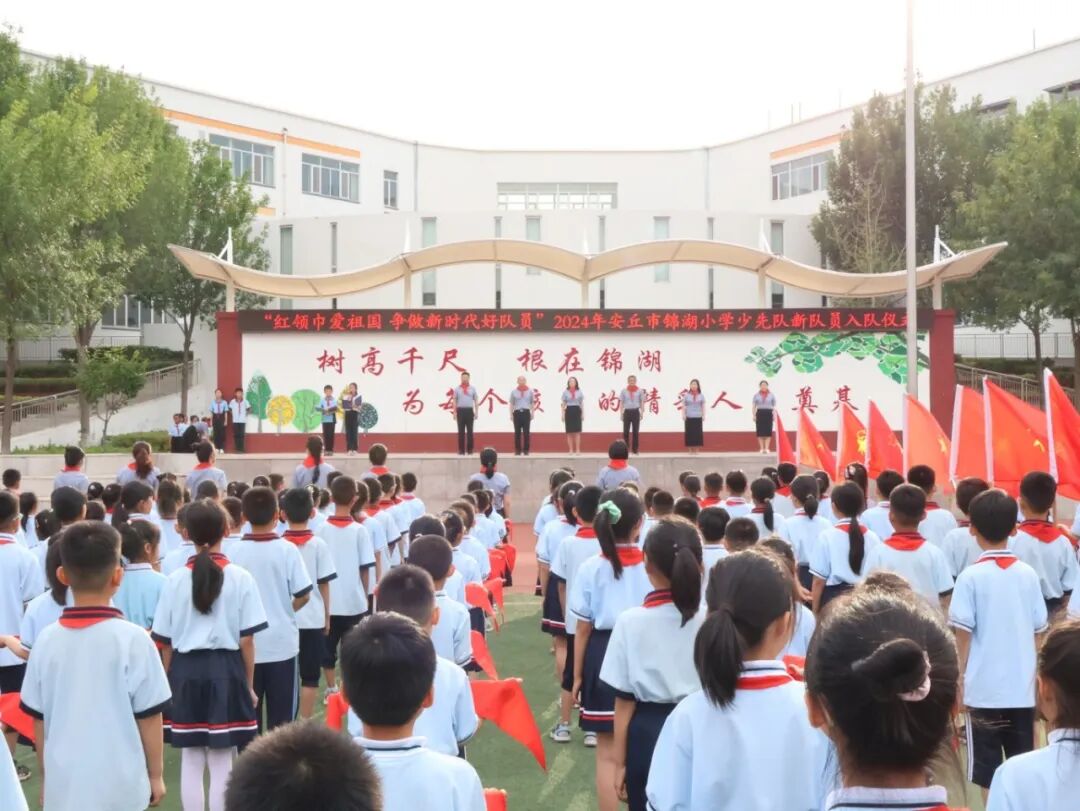 (安丘市锦湖小学供稿)▲6月5日,高密市康庄学校举行了"芒种收大蒜"