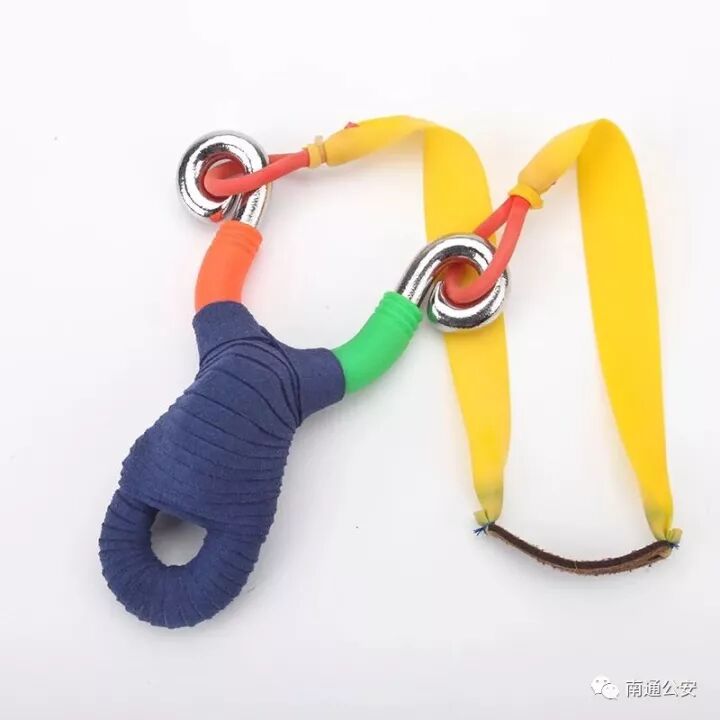 他在南通市区用弹弓干这缺德事儿!结果被刑拘了!