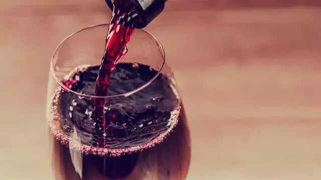 红酒里的“酒渣”，到底是怎么来的？