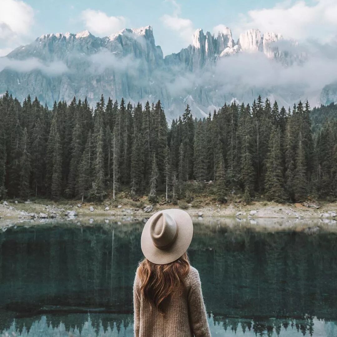 拍照不想露脸？学习这位摄影博主拍背影！