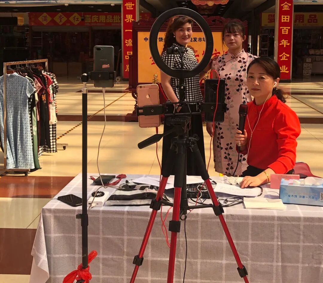 金田阳光人物志第三十三期丨“爱美坊女装”高爱梅：因为热爱，所以坚持