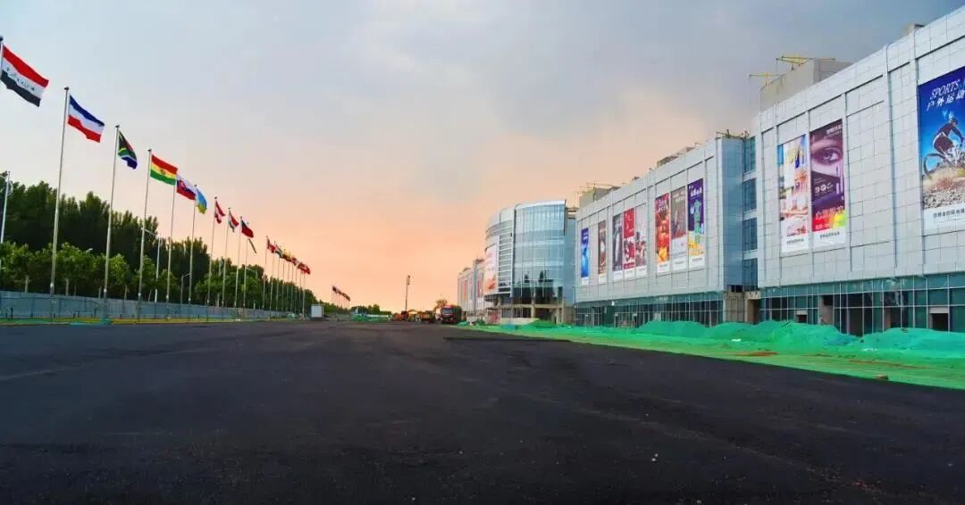 集团旗下文登市场近百名邯郸金田阳光城项目意向商户来济南市场参观考察