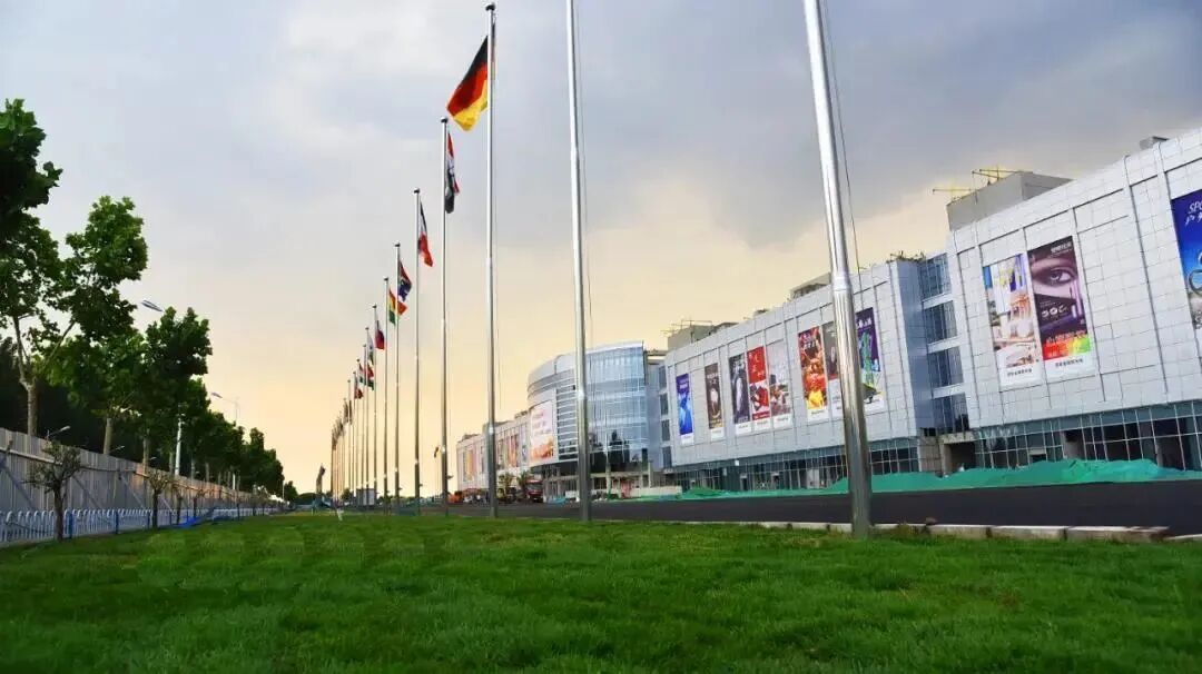 集团旗下文登市场近百名邯郸金田阳光城项目意向商户来济南市场参观考察