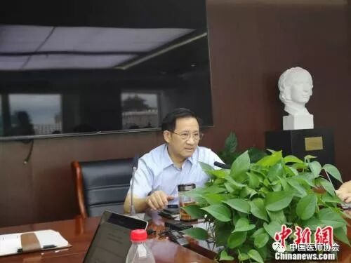 中国医师协会会长：医生有尊严，生命才更有尊严 - 2018中国（北京）国际中医药健康产业博览会