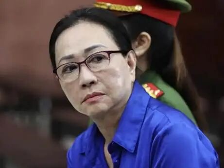 穿着蓝色衣服的男人  AI 生成的内容可能不正确。