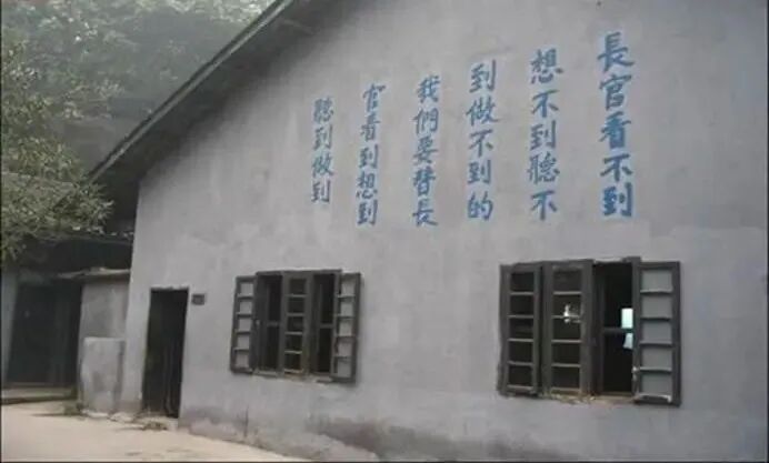 建筑的门口  AI 生成的内容可能不正确。