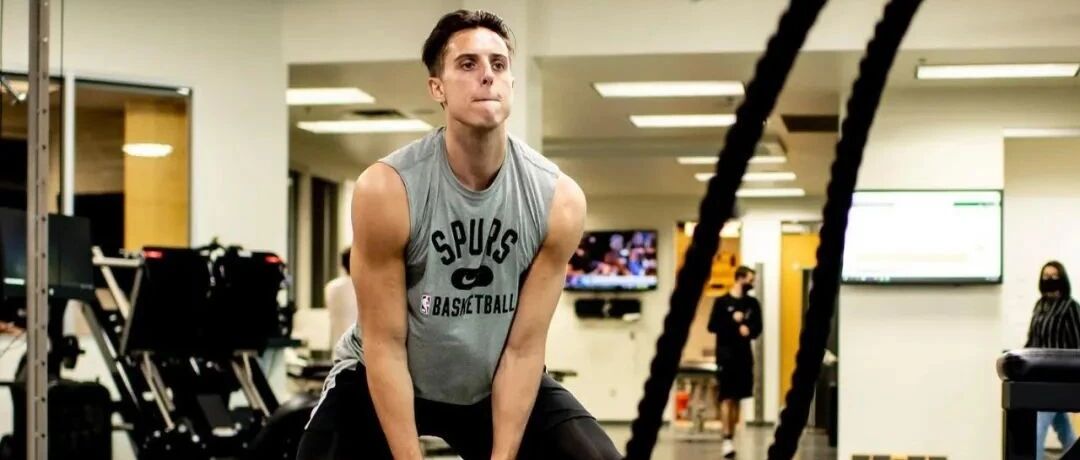 烈火炼真金：科林斯的归来之路