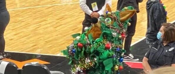 “不穿裤子也要给球迷们发福利！”