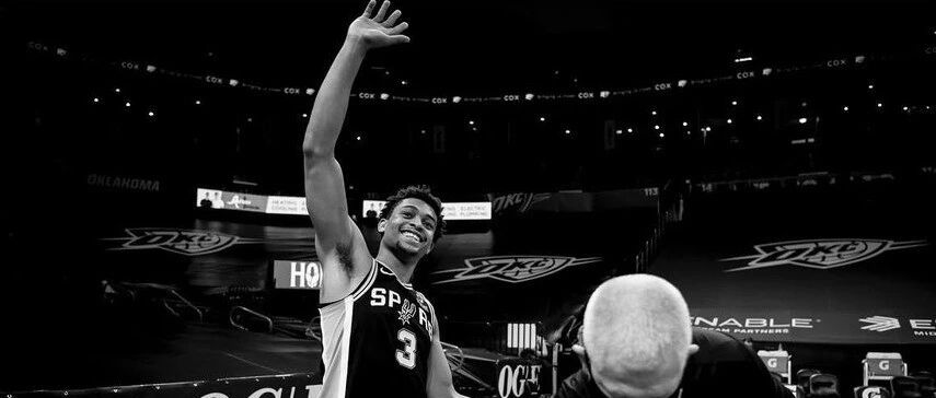 马刺的比赛还用看？醒来又…呼，赢了