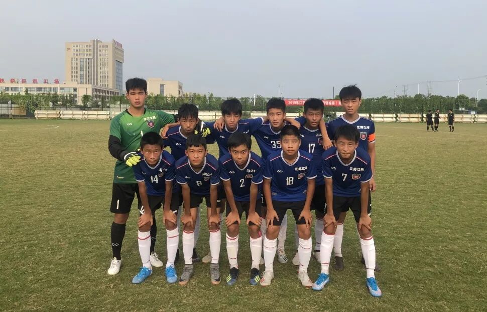 江苏9城足球大战 江阴这群14岁小将们获得不错的成绩