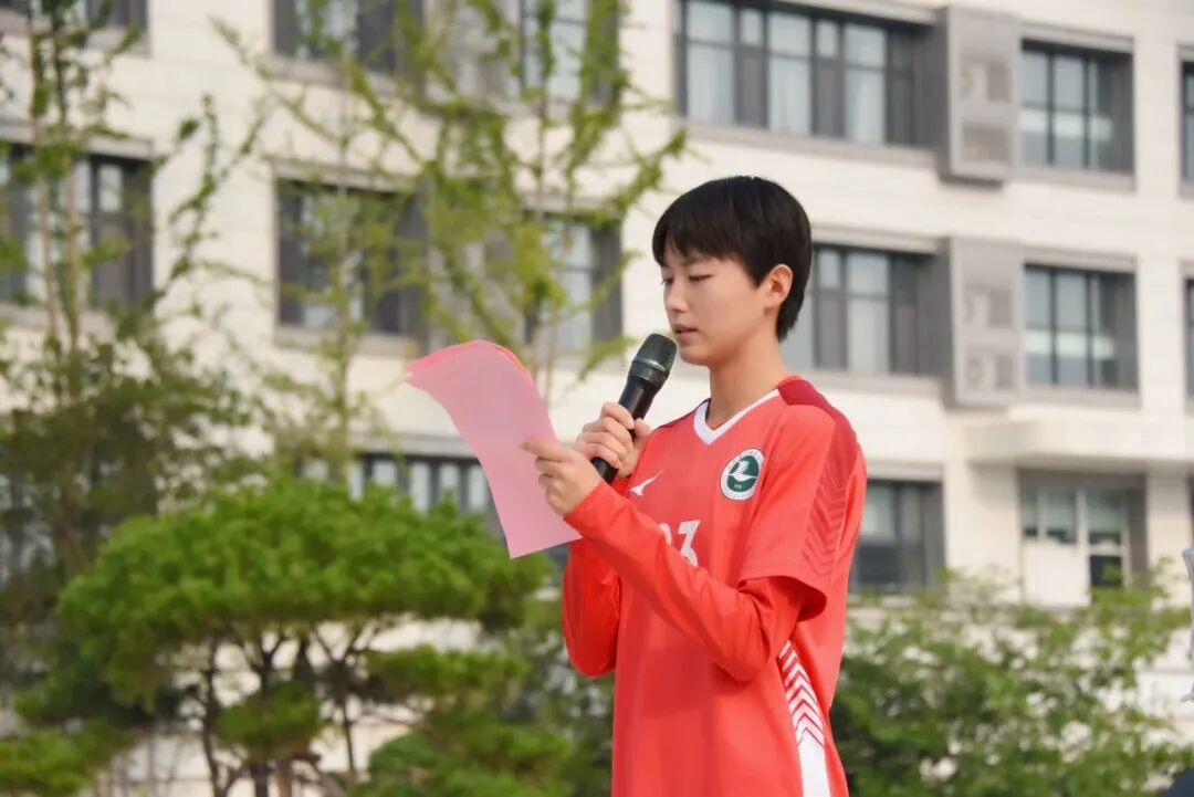 历城二中彩石校区举行新学期升旗仪式