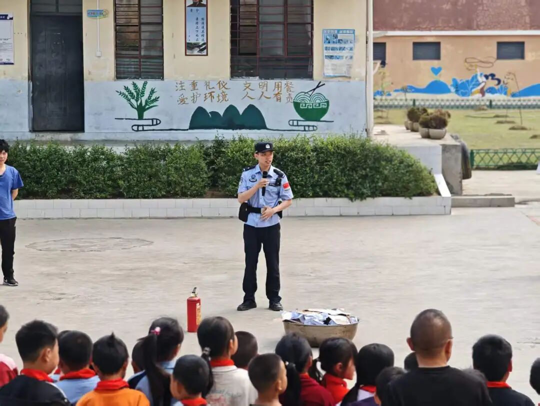 消防演练  (3).jpg