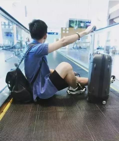 留學兩年敗光200萬！22歲小夥棄學，吃飯要奶奶喂 留學 第4張