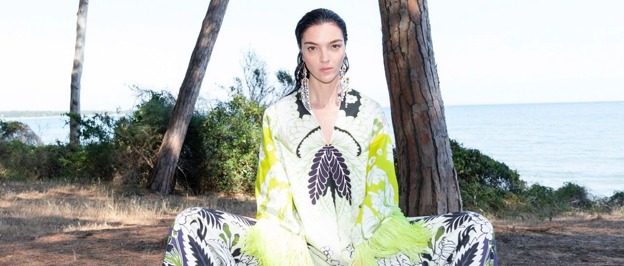 当时尚圈进入花季，今年的女王节你可以选中这些花般美好的礼物。