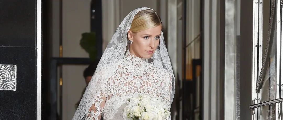 在给自己订婚纱这件事上，这些公主和名媛从来都不手软。