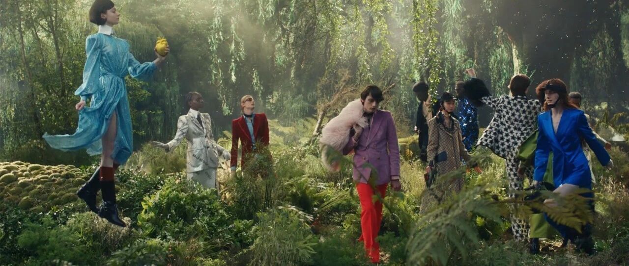 Gucci的衣服上出现了Balenciaga的图案，这个100岁的品牌真敢玩啊!