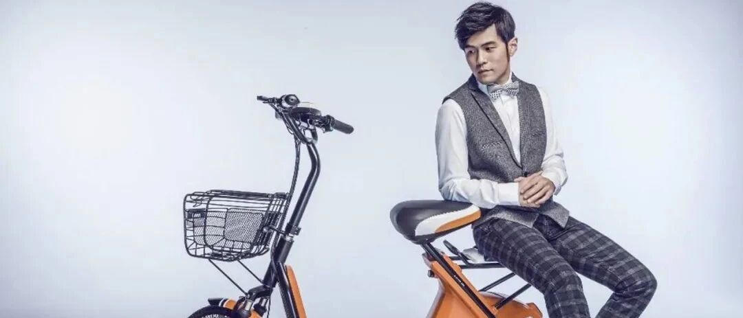 李宇春的玉米田、杨幂的秋裤、萧亚轩的电驴...明星们曾拍过多少匪夷所思的广告？