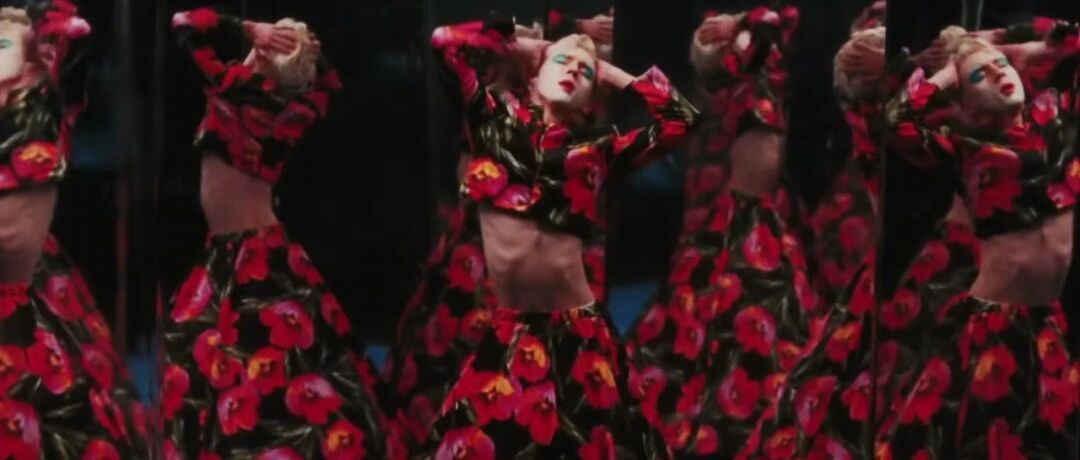 穿裙子的男孩也可以成为万众偶像。