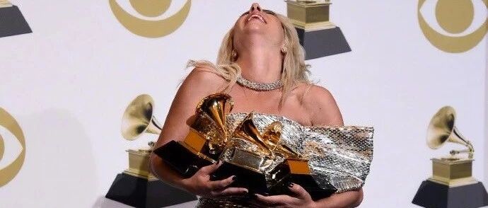 又好笑又时髦又感动又轰动，这届格莱美还真热闹。