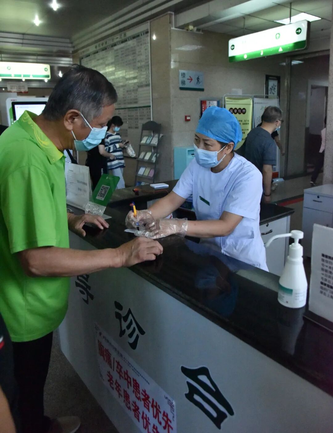 我为群众办实事74便利老年人就医开启长辈模式荆州市中医医院贴心