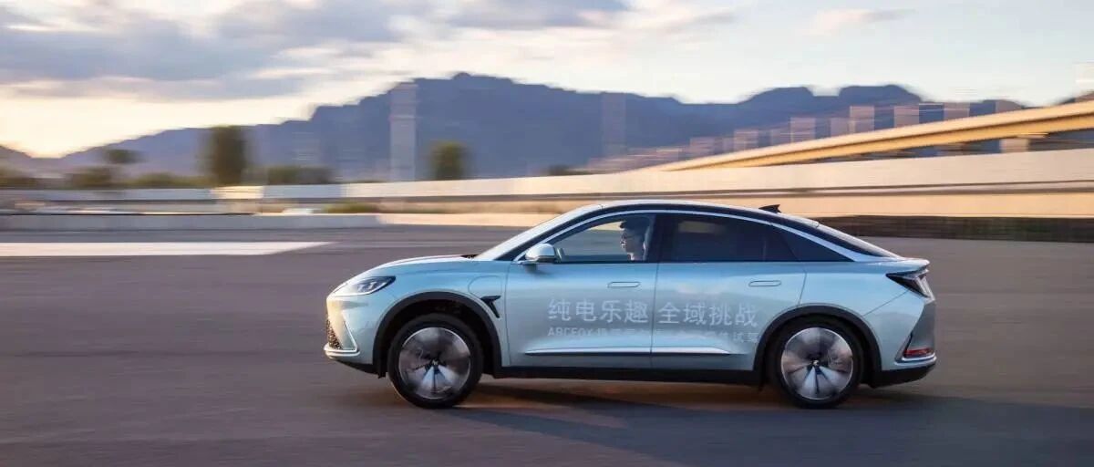 看似绅士实则暴徒 极狐 αS场地试驾体验