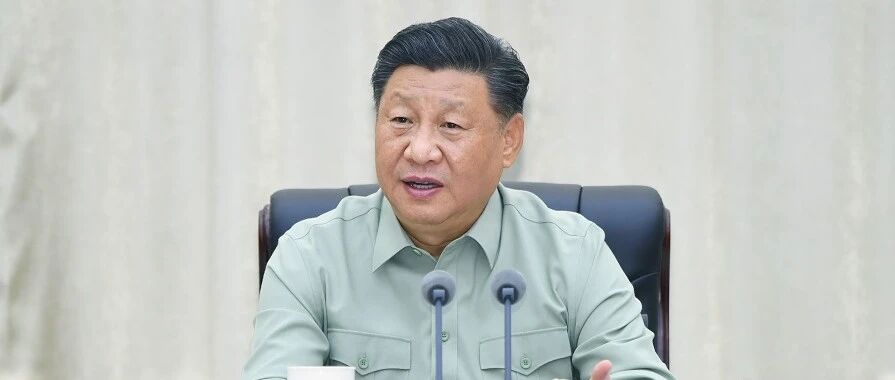习近平视察海军陆战队