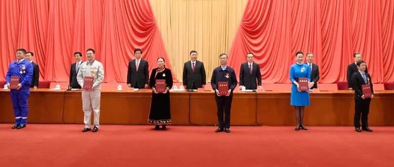 这场高规格的全国表彰大会，习近平提了“三种精神”