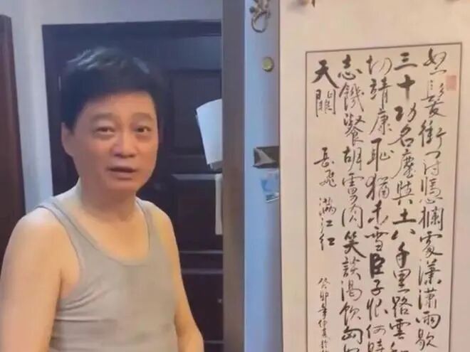60岁崔永元罕露面苍老难认，家中拥挤堆杂物，首回应穷得揭不开锅（组图） - 1