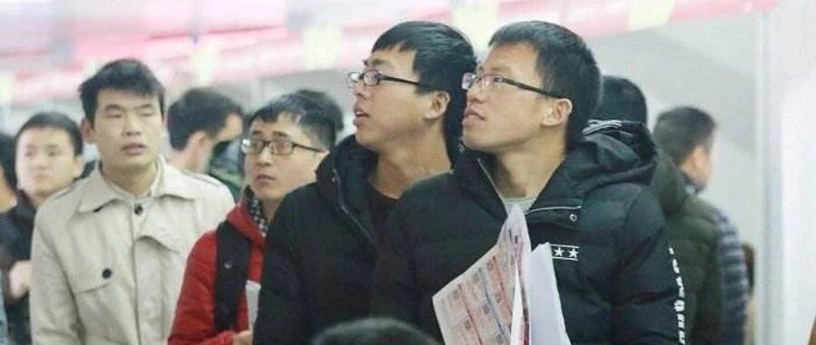 年轻人不进工厂都去哪了？（现实很残酷）
