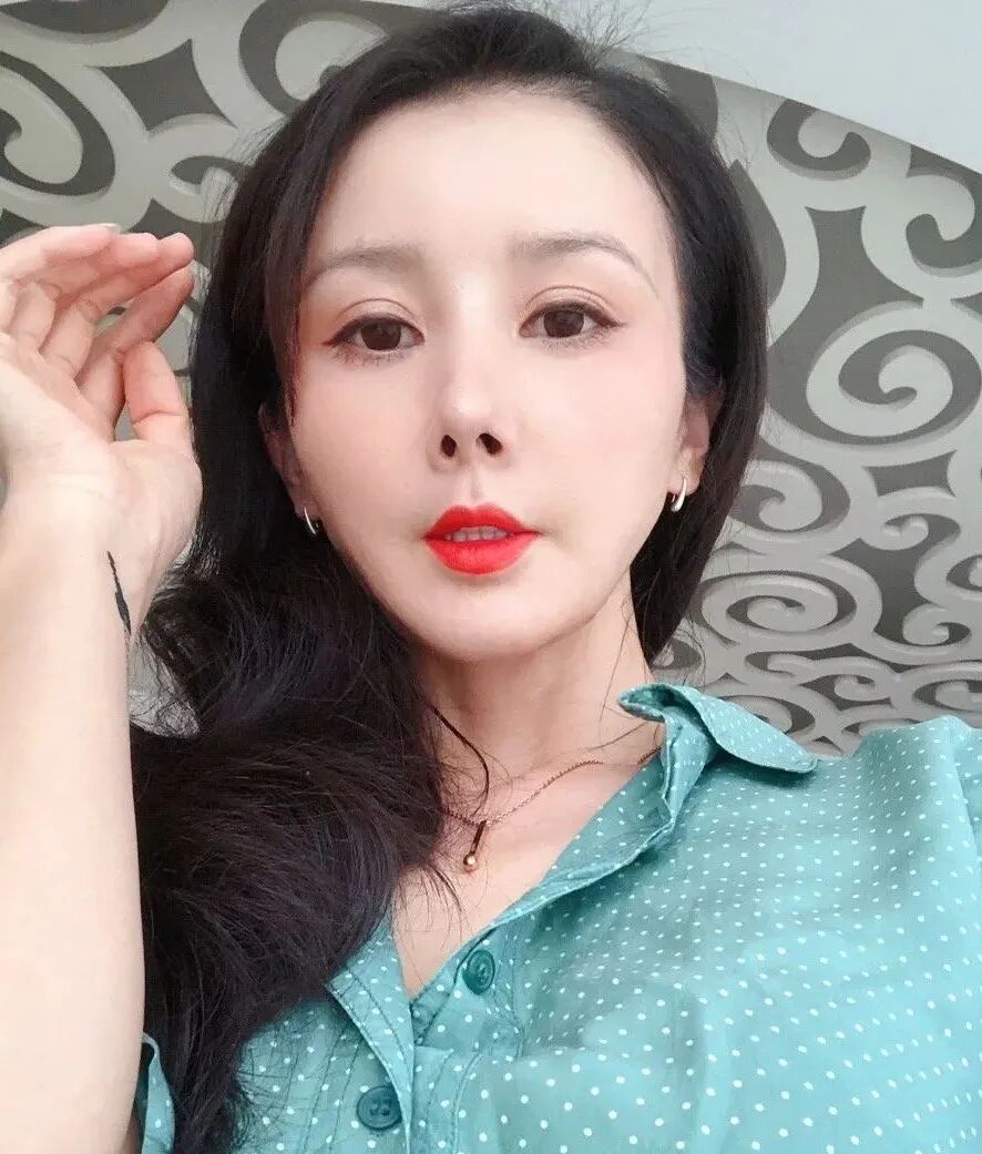 【明星】从16岁国民甜妹到“整容怪物”？她这妈生美貌算是毁了（组图） - 39