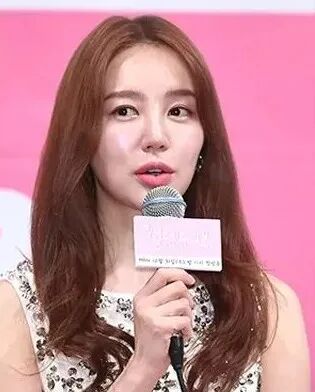 【明星】从16岁国民甜妹到“整容怪物”？她这妈生美貌算是毁了（组图） - 43