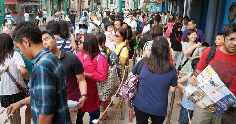 能让新加坡人彻夜排队的,绝不止iphone x!