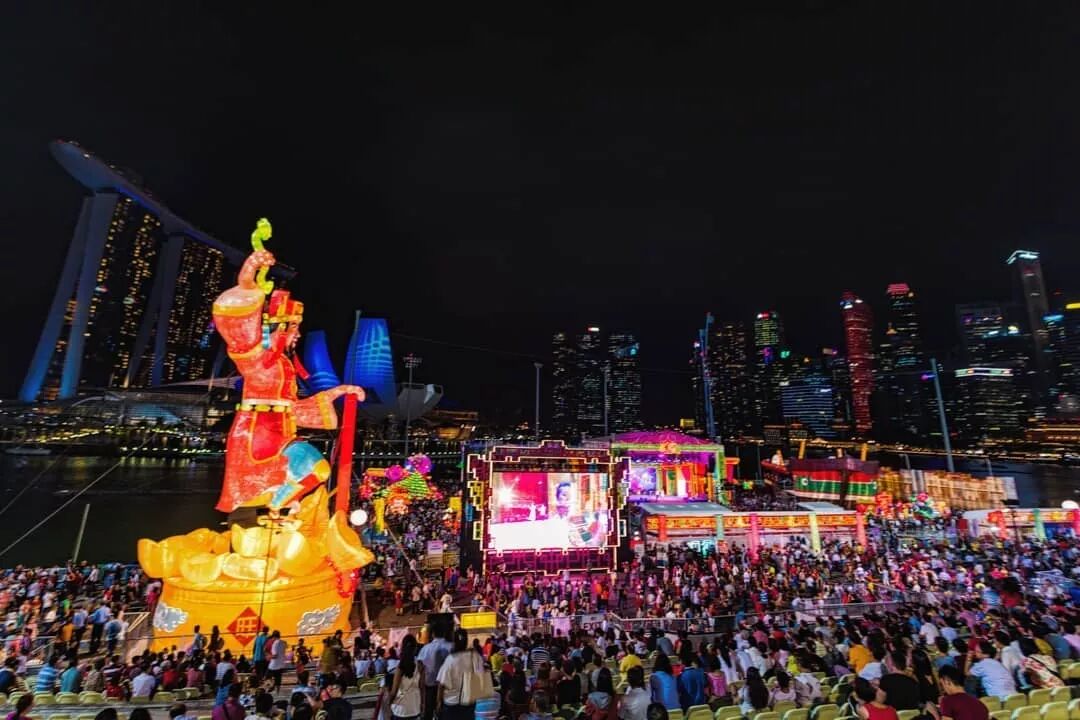 赏灯会、看烟花、品美食，新加坡充满中国年味！