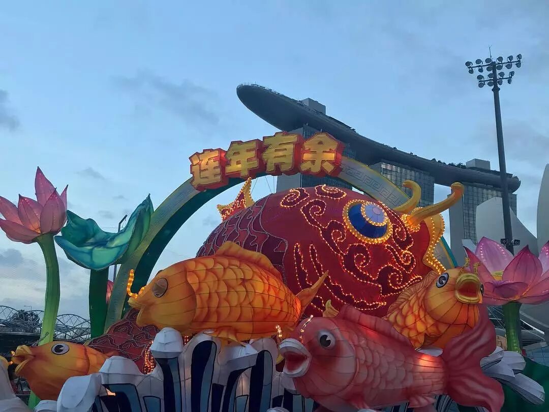 赏灯会、看烟花、品美食，新加坡充满中国年味！