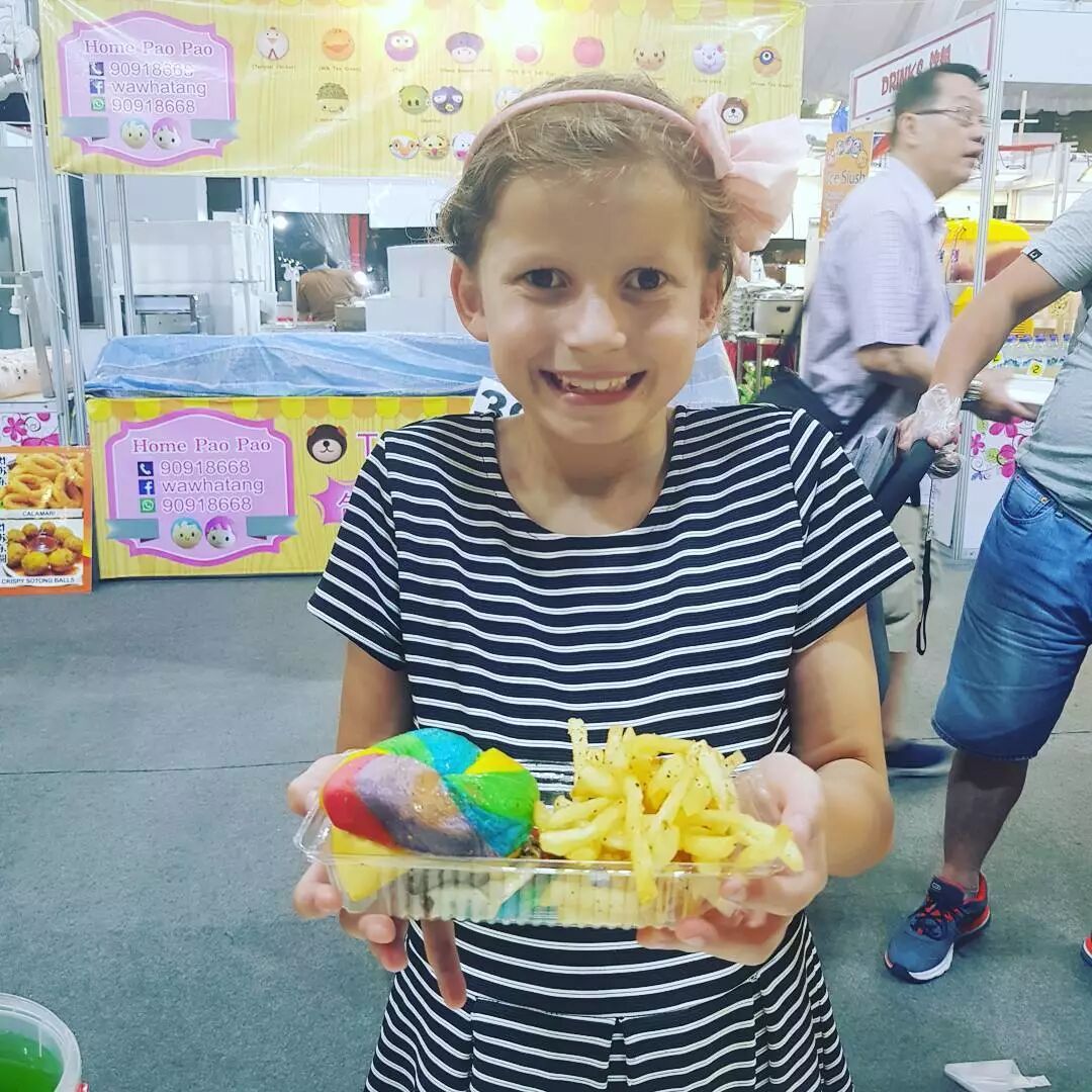 赏灯会、看烟花、品美食，新加坡充满中国年味！