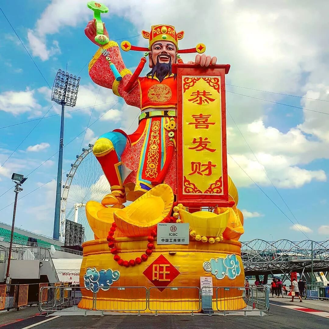 赏灯会、看烟花、品美食，新加坡充满中国年味！