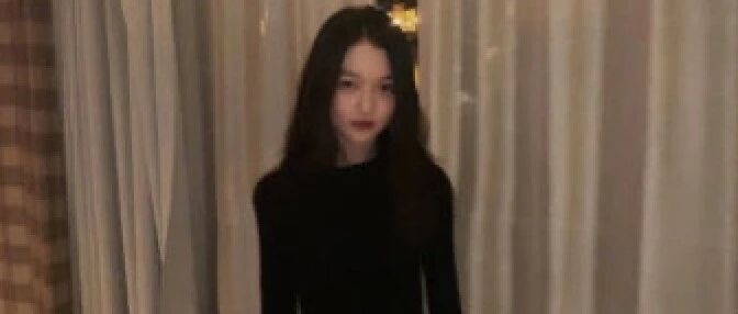 李嫣近照又上热搜，14岁变这样？网友热议：“王菲，你到底怎么养娃的？”