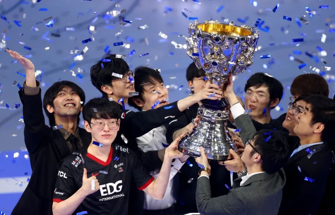 edg 夺得英雄联盟 2021 全球总决赛冠军 - 元宇宙