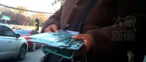 太猖狂！当街叫卖绿牌20一个！