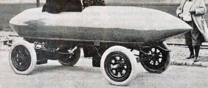 其实1900年的电动车已经实现了可拆卸电池，更可以在充电站更换……