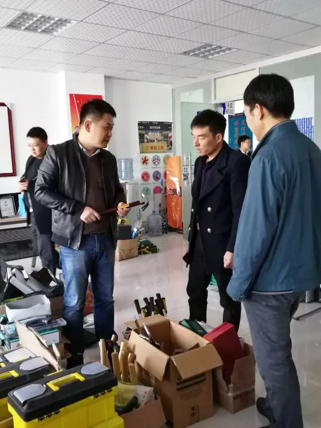 聽!大年三十,商務部部長高虎城給您發來一段拜年語音!