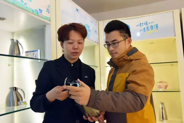 聽!大年三十,商務部部長高虎城給您發來一段拜年語音!