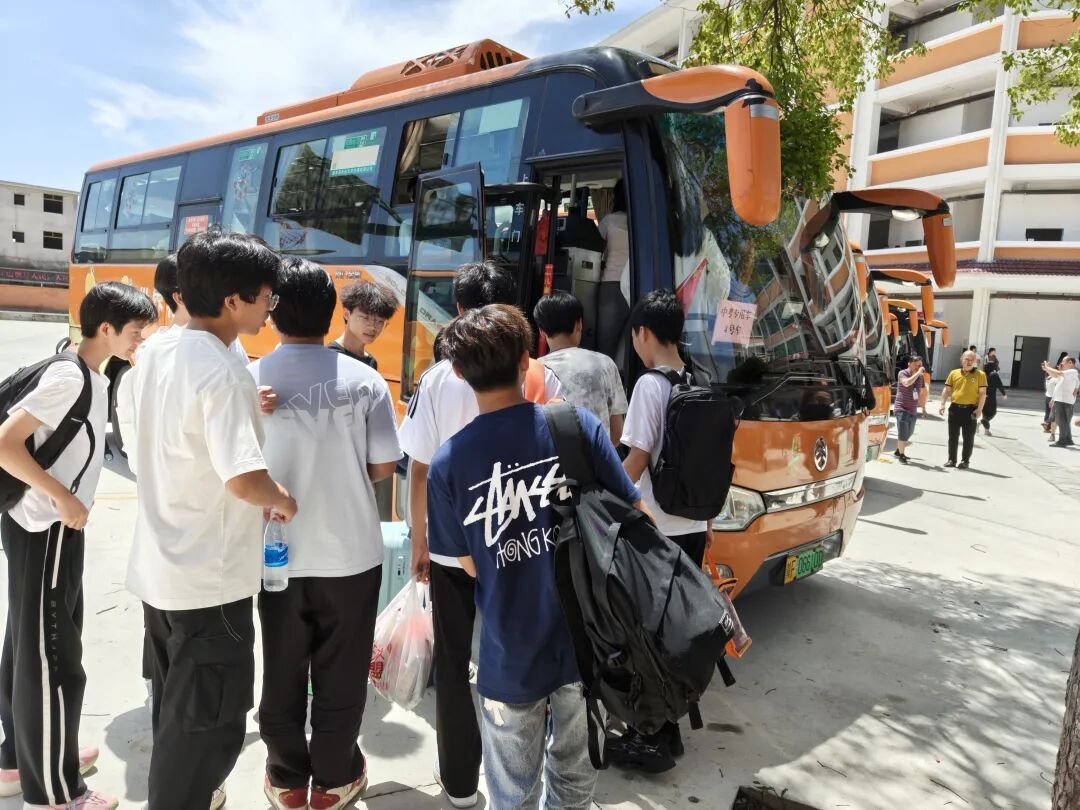 撫州長運：對接11所學(xué)校 鋪就學(xué)子趕考路