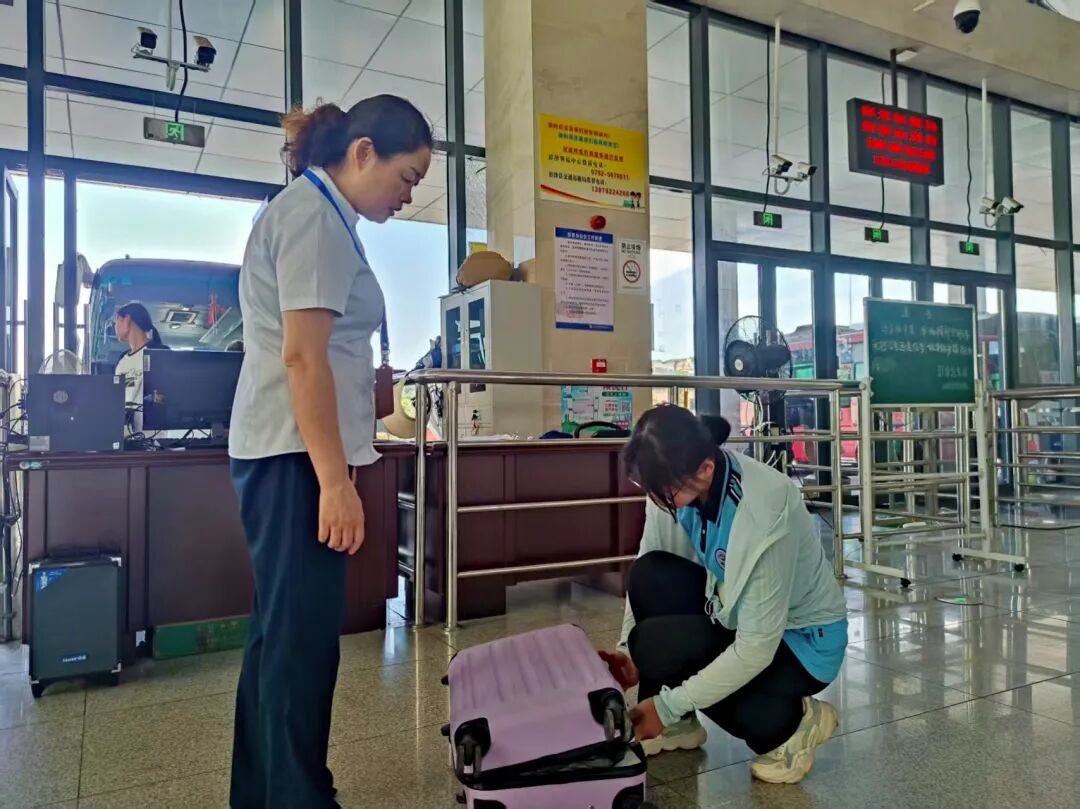 ?九江長運：駕駛員拾金不昧 守護旅客“紫色牽掛”