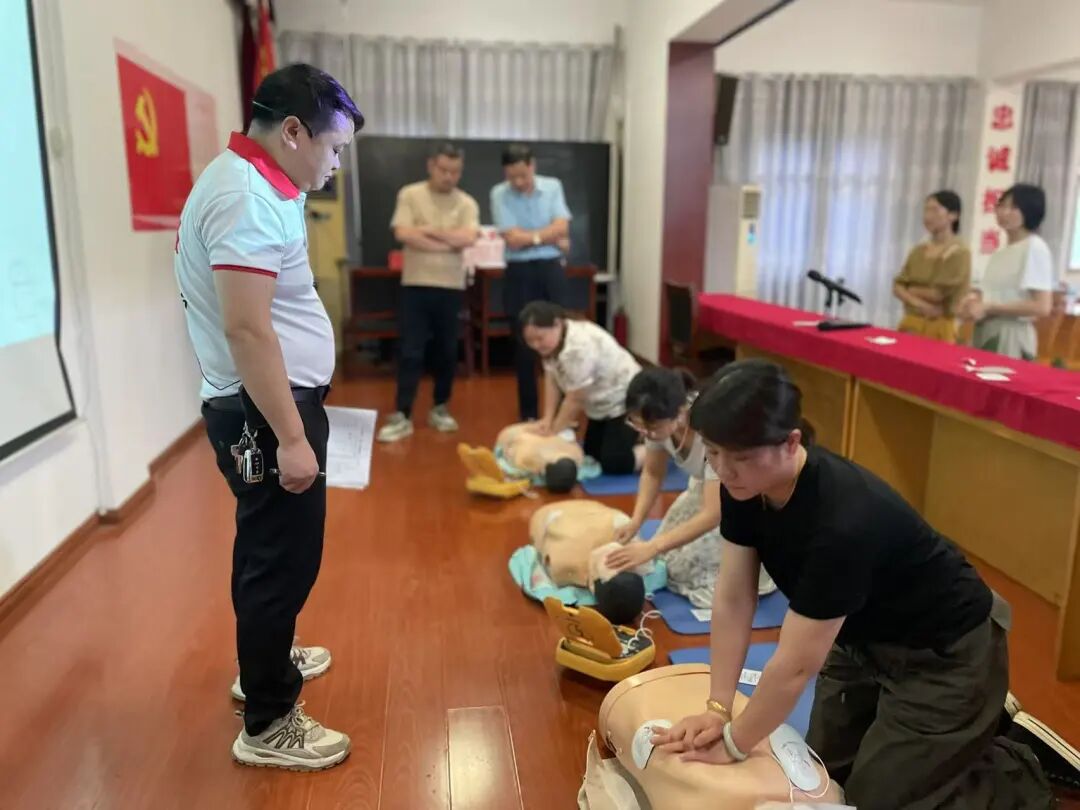 新余公司：組織開展紅十字應(yīng)急救護(hù)員培訓(xùn)