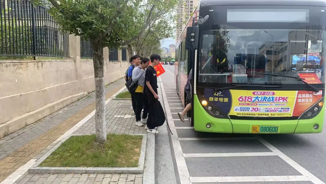 鷹潭公司 為中考學(xué)子提供“點對點”專線服務(wù)