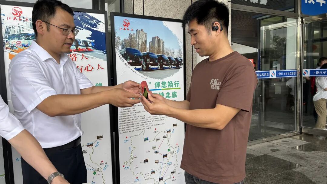 公交駕駛員關(guān)愛日 || 為“城市擺渡人”筑起幸福港灣