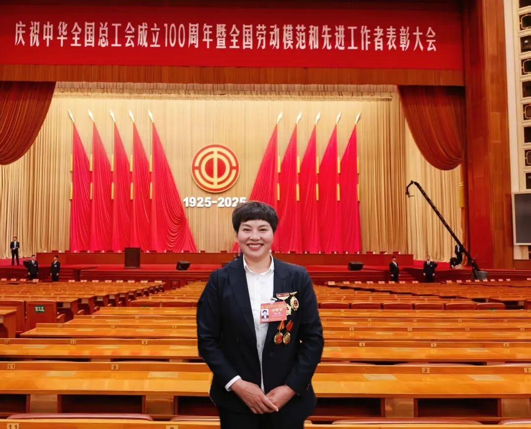 車輪上的堅守：全國勞模李小英的公交芳華