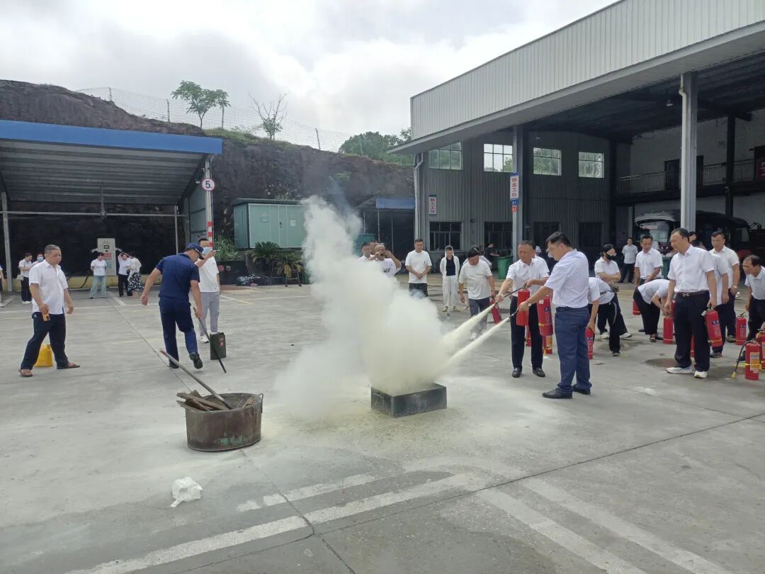 鷹潭公司：開展消防逃生、反恐防暴應急演練