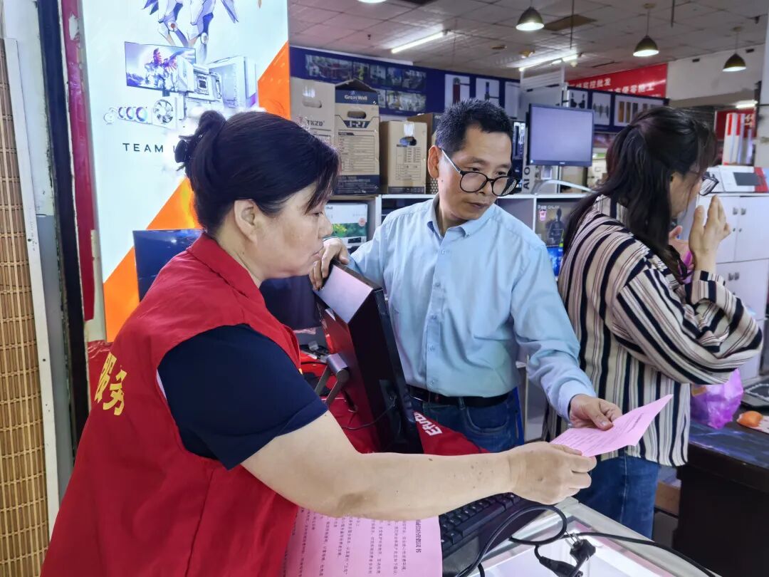 長運物業(yè) 開展“信用承諾 誠信經(jīng)營 放心消費”主題宣傳